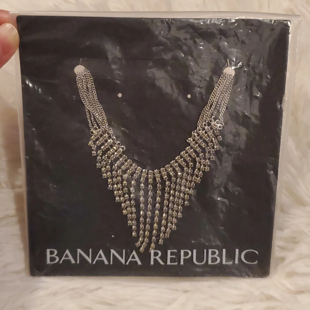 Banana Republic Silver Dangling Necklace - Picture 9 of 9
